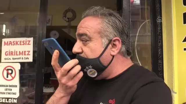 Son dakika... Kavga ihbarı yapan esnaf, olay yerine gelen polislere pastayla sürpriz yaptı Son dakika... Kavga ihbarı yapan esnaf, olay yerine gelen polislere pastayla sürpriz yaptı