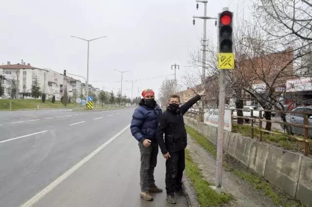 Kavşaklara motosiklet uyarı levhası Kavşaklara motosiklet uyarı levhası