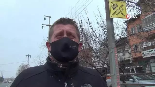 Kavşaklara motosiklet uyarı levhası Kavşaklara motosiklet uyarı levhası