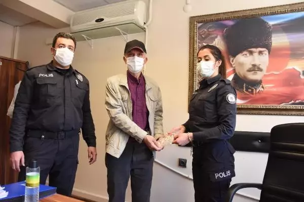 Son dakika haber... KAYBETTİĞİ 27 BİN LİRALIK ALTINLARINI, POLİS EKİPLERİ BULDU Son dakika haber... KAYBETTİĞİ 27 BİN LİRALIK ALTINLARINI, POLİS EKİPLERİ BULDU