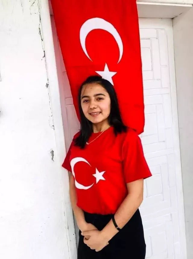 Son Dakika | Kayıp kız, polis tarafından bulunup ailesine teslim edildi Son Dakika | Kayıp kız, polis tarafından bulunup ailesine teslim edildi