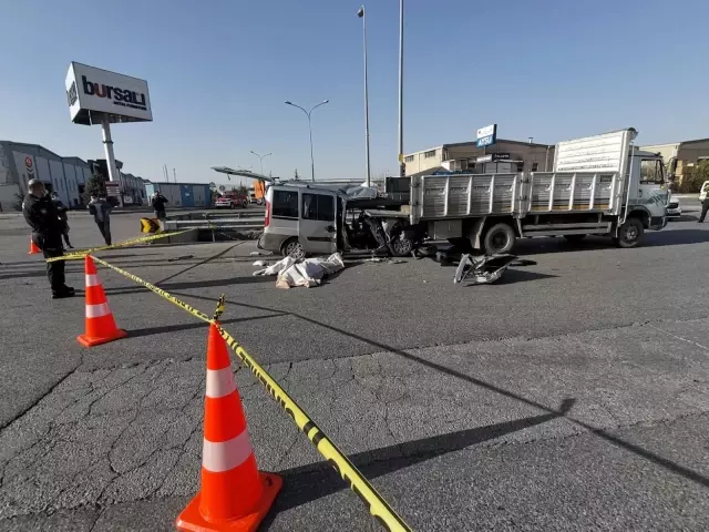 Kayseri'de feci kaza: 2 ölü 1 yaralı Kayseri'de feci kaza: 2 ölü 1 yaralı