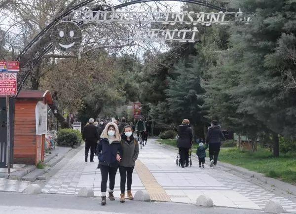 Kırklareli'de valilikten 'kalabalık ortamda bulunmayın' uyarısı Kırklareli'de valilikten 'kalabalık ortamda bulunmayın' uyarısı