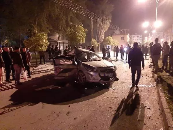 Kontrolden çıkan otomobil, ağaçlara ve elektrik direğine çarptı: 2 yaralı Kontrolden çıkan otomobil, ağaçlara ve elektrik direğine çarptı: 2 yaralı
