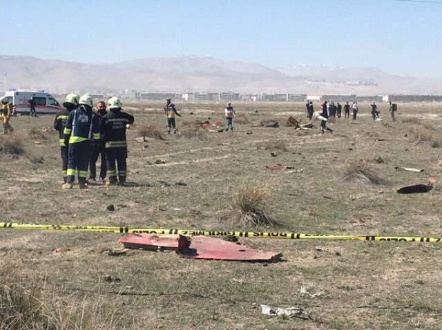 Konya'da askeri gösteri uçağı düştü, işte olay yerinden ilk görüntüler Konya'da askeri gösteri uçağı düştü, işte olay yerinden ilk görüntüler