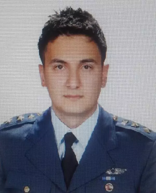 Konya'da askeri uçak kaza kırıma uğradı; pilot şehit oldu (3) Konya'da askeri uçak kaza kırıma uğradı; pilot şehit oldu (3)