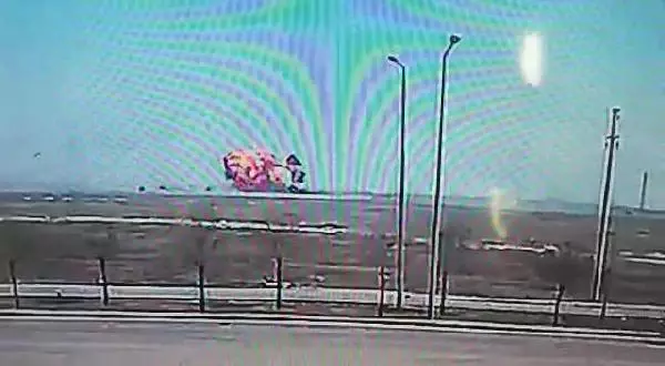 Konya'da askeri uçak kaza kırıma uğradı; pilot şehit oldu (3) Konya'da askeri uçak kaza kırıma uğradı; pilot şehit oldu (3)