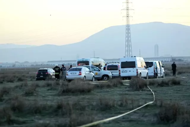 Konya'da düşen uçağın enkazında çalışmalar sürüyor Konya'da düşen uçağın enkazında çalışmalar sürüyor
