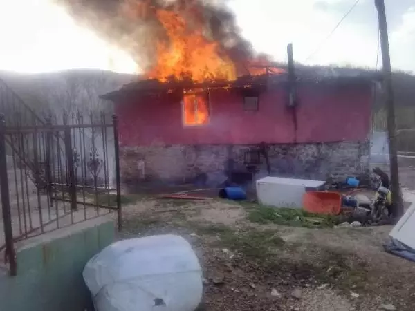 Körfez'de ev, yangında kullanılmaz hale geldi Körfez'de ev, yangında kullanılmaz hale geldi