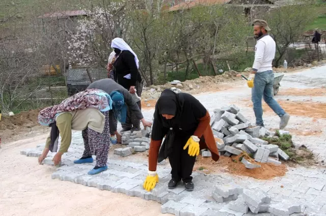 Gelin olarak geldiği köyde muhtar oldu, her soruna el attı, virüsü de köye sokmadı Gelin olarak geldiği köyde muhtar oldu, her soruna el attı, virüsü de köye sokmadı