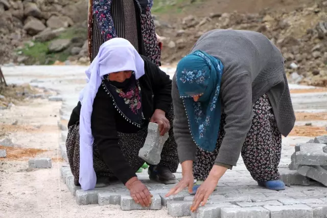Gelin olarak geldiği köyde muhtar oldu, her soruna el attı, virüsü de köye sokmadı Gelin olarak geldiği köyde muhtar oldu, her soruna el attı, virüsü de köye sokmadı