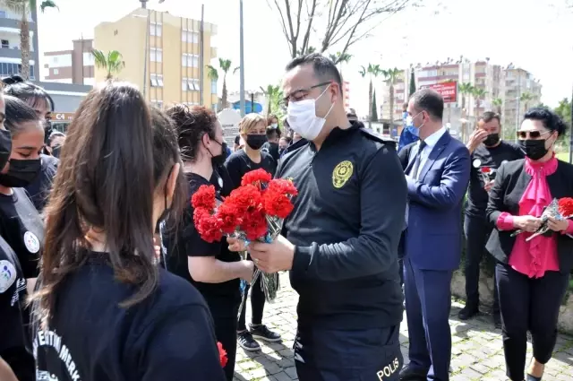 Kozan HEM öğrencilerinden polislere sürpriz Kozan HEM öğrencilerinden polislere sürpriz