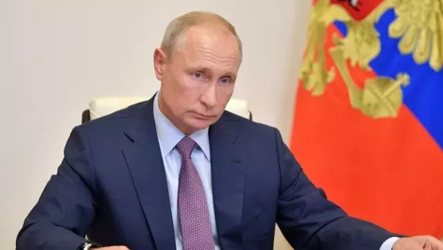 Kremlin tarzı karantina: Putin'i koronavirüsten korumak için hangi tedbirler alındı? Kremlin tarzı karantina: Putin'i koronavirüsten korumak için hangi tedbirler alındı?