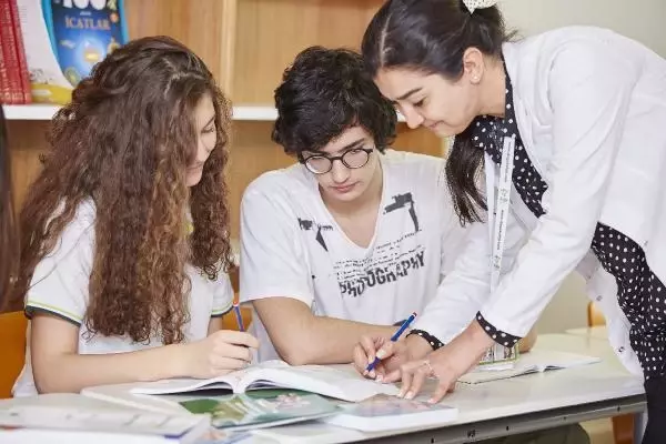 LGS'ye kısa bir süre kaldı; kaygıyı önlemede ailelere büyük görev düşüyor LGS'ye kısa bir süre kaldı; kaygıyı önlemede ailelere büyük görev düşüyor