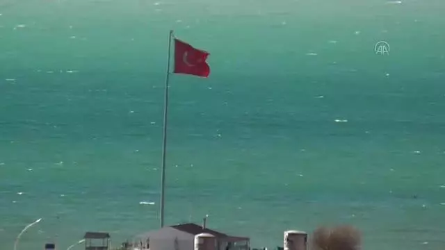 Lodos, Beyşehir Gölü yüzeyinin rengini değiştirdi Lodos, Beyşehir Gölü yüzeyinin rengini değiştirdi