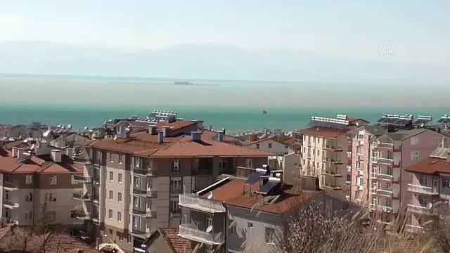 Lodos, Beyşehir Gölü yüzeyinin rengini değiştirdi Lodos, Beyşehir Gölü yüzeyinin rengini değiştirdi