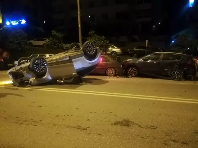Lüks cip park halindeki araca çarpıp takla attı: 1 yaralı Lüks cip park halindeki araca çarpıp takla attı: 1 yaralı
