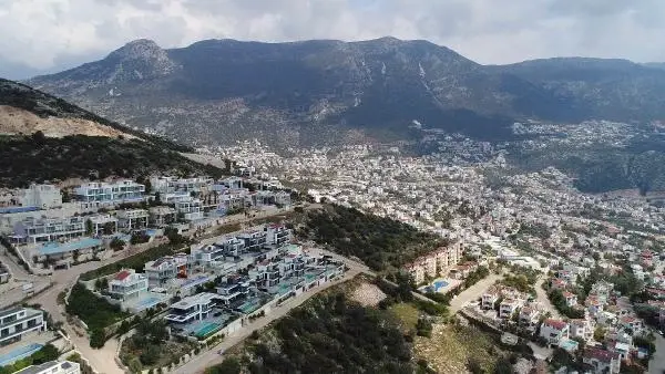 ANTALYA LÜKS VİLLALARIYLA ÜNLÜ İLÇE, PANDEMİ SINAVINI GEÇEMEDİ ANTALYA LÜKS VİLLALARIYLA ÜNLÜ İLÇE, PANDEMİ SINAVINI GEÇEMEDİ
