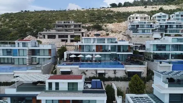 ANTALYA LÜKS VİLLALARIYLA ÜNLÜ İLÇE, PANDEMİ SINAVINI GEÇEMEDİ ANTALYA LÜKS VİLLALARIYLA ÜNLÜ İLÇE, PANDEMİ SINAVINI GEÇEMEDİ