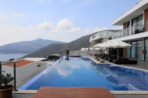 ANTALYA LÜKS VİLLALARIYLA ÜNLÜ İLÇE, PANDEMİ SINAVINI GEÇEMEDİ ANTALYA LÜKS VİLLALARIYLA ÜNLÜ İLÇE, PANDEMİ SINAVINI GEÇEMEDİ