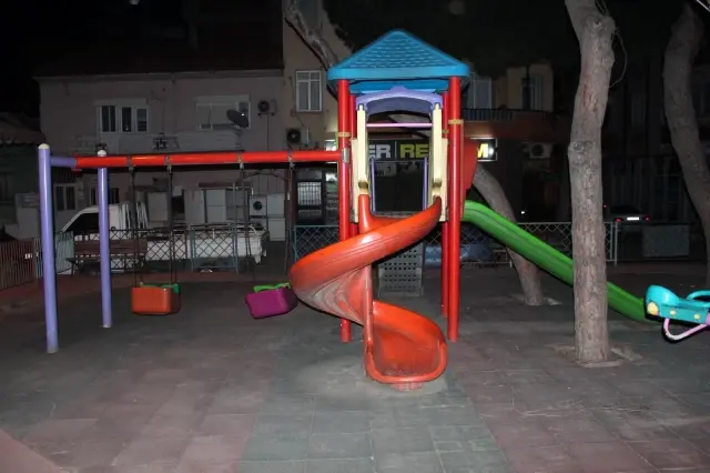Maganda kurşunu parkta oynayan çocuğu buldu Maganda kurşunu parkta oynayan çocuğu buldu