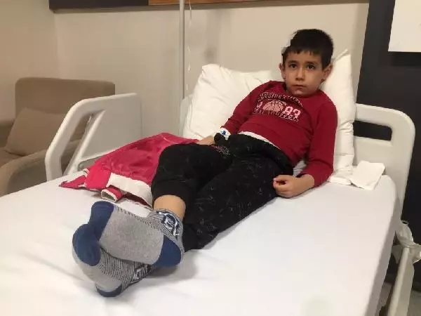 Manisa'da, 6 yaşındaki Eymen'in başına yorgun mermi isabet etti Manisa'da, 6 yaşındaki Eymen'in başına yorgun mermi isabet etti