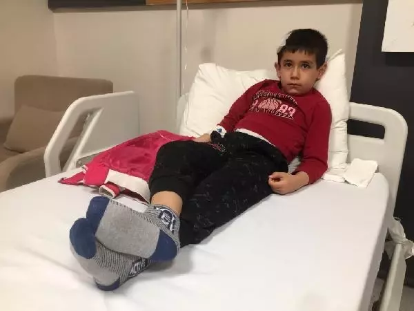 Manisa'da, 6 yaşındaki Eymen'in başına yorgun mermi isabet etti Manisa'da, 6 yaşındaki Eymen'in başına yorgun mermi isabet etti