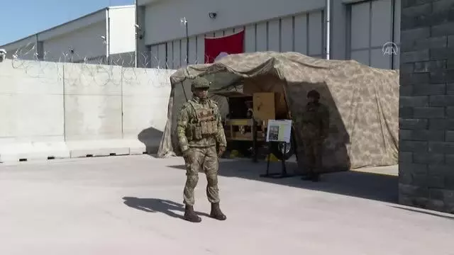 Mehmetçiklerin kıyafet ve teçhizatına yönelik Güvercinlik'te basın turu düzenlendi (1) Mehmetçiklerin kıyafet ve teçhizatına yönelik Güvercinlik'te basın turu düzenlendi (1)