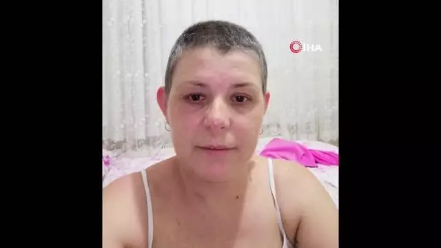 Meme kanserini yenen kadın sözleriyle ağlattı: 'Eşim saçlarımı kazıdı, ben ağladım' Meme kanserini yenen kadın sözleriyle ağlattı: 'Eşim saçlarımı kazıdı, ben ağladım'