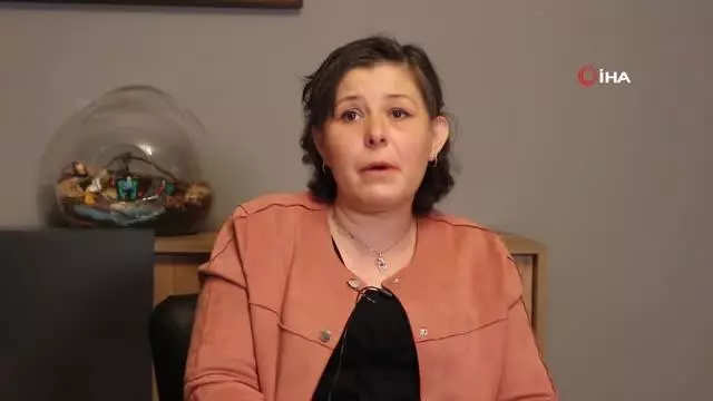 Meme kanserini yenen kadın sözleriyle ağlattı: 'Eşim saçlarımı kazıdı, ben ağladım' Meme kanserini yenen kadın sözleriyle ağlattı: 'Eşim saçlarımı kazıdı, ben ağladım'