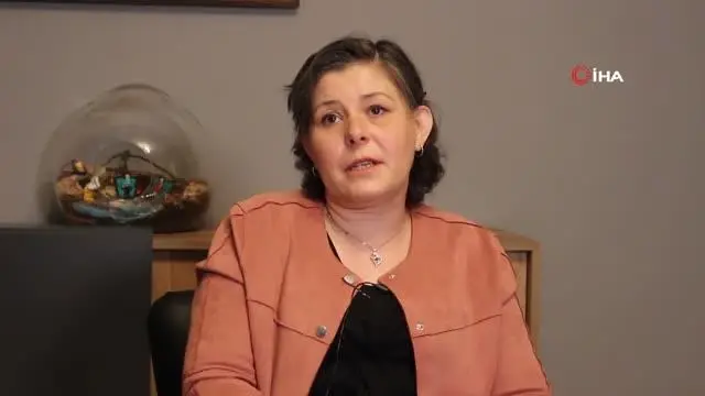 Meme kanserini yenen kadın sözleriyle ağlattı: 'Eşim saçlarımı kazıdı, ben ağladım' Meme kanserini yenen kadın sözleriyle ağlattı: 'Eşim saçlarımı kazıdı, ben ağladım'