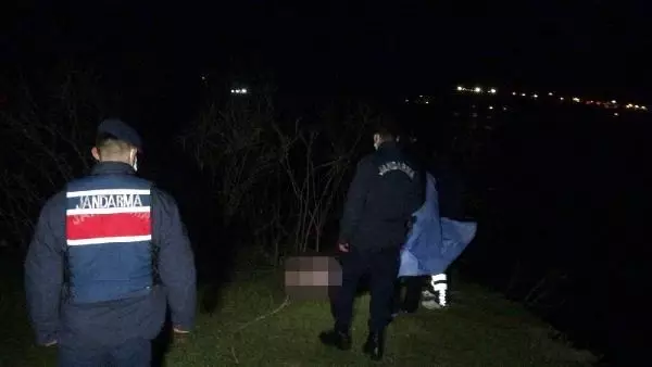 MERİÇ NEHRİ'NDE BALIKÇILAR TARAFINDAN ERKEK CESEDİ BULUNDU MERİÇ NEHRİ'NDE BALIKÇILAR TARAFINDAN ERKEK CESEDİ BULUNDU