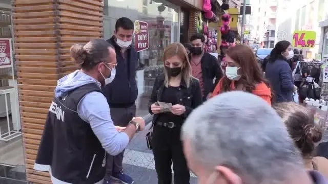 Meslekte 20 yılı geride bırakan 'emektar polisler' göreve ilk günkü heyecanla devam ediyor (1) Meslekte 20 yılı geride bırakan 'emektar polisler' göreve ilk günkü heyecanla devam ediyor (1)