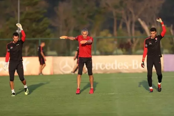 SPOR Milli takımın eski kaleci antrenörü Alper Boğuşlu DHA'ya konuştu SPOR Milli takımın eski kaleci antrenörü Alper Boğuşlu DHA'ya konuştu