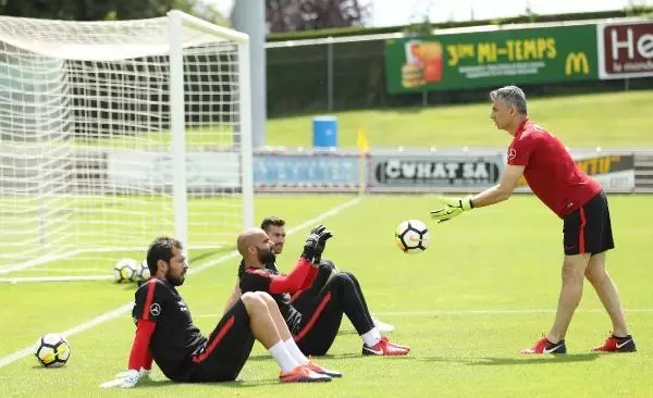 SPOR Milli takımın eski kaleci antrenörü Alper Boğuşlu DHA'ya konuştu SPOR Milli takımın eski kaleci antrenörü Alper Boğuşlu DHA'ya konuştu