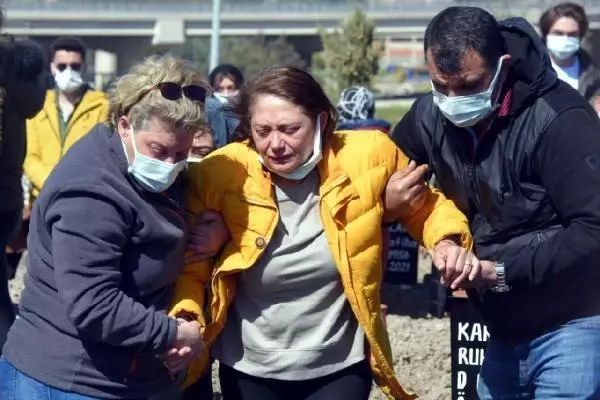 İhmal sonucu ölen Simay'ın babasından talep var: Tunç Soyer'in benimle görüşmesini istiyorum İhmal sonucu ölen Simay'ın babasından talep var: Tunç Soyer'in benimle görüşmesini istiyorum