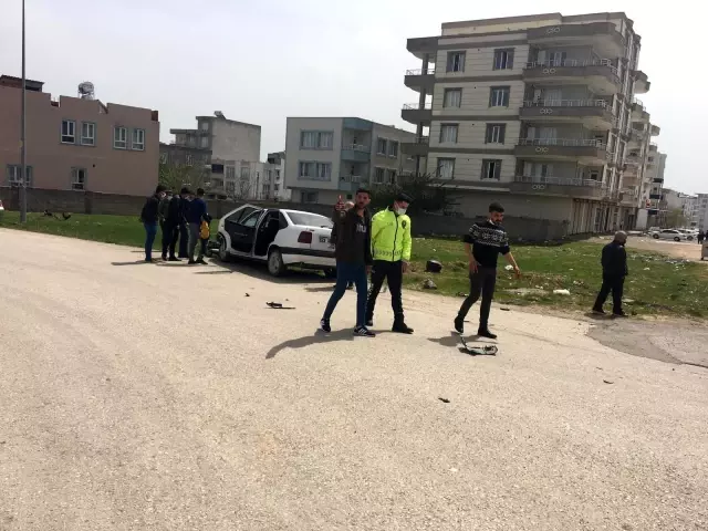 Motosiklet ile otomobil çarpıştı: 1 yaralı Motosiklet ile otomobil çarpıştı: 1 yaralı