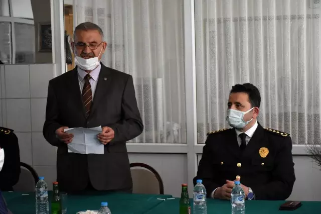 Son dakika... Müdür Onar, Polis Emeklileri Derneği'ni ziyaret etti. Son dakika... Müdür Onar, Polis Emeklileri Derneği'ni ziyaret etti.