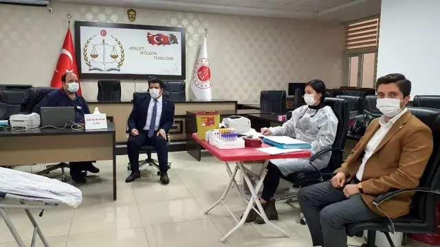 Nazilli Adliyesi Çalışanlarından Kızılay'a Kan Desteği Nazilli Adliyesi Çalışanlarından Kızılay'a Kan Desteği