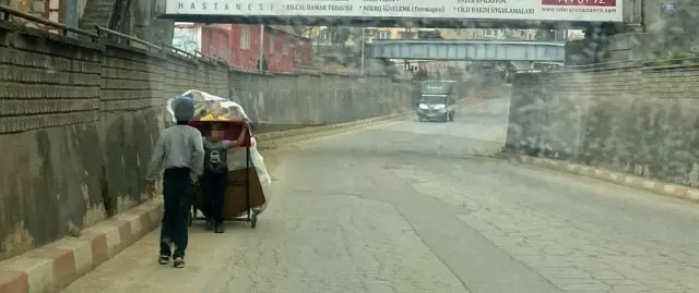 Nazilli'de 6 yabancı uyruklu çocuk sokaktan kurtarıldı Nazilli'de 6 yabancı uyruklu çocuk sokaktan kurtarıldı