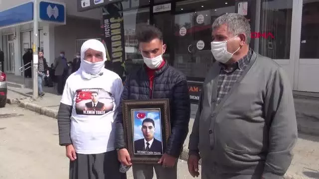 OĞLU DAĞA KAÇIRILAN ANNE: BİZ DEVLETE İNANDIK OĞLUM SEN DE İNAN, TESLİM OL OĞLU DAĞA KAÇIRILAN ANNE: BİZ DEVLETE İNANDIK OĞLUM SEN DE İNAN, TESLİM OL
