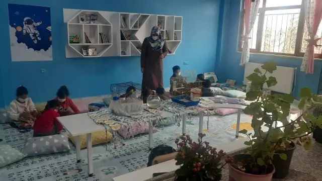 Öğrencileri için hobi bahçesi yaptı Öğrencileri için hobi bahçesi yaptı