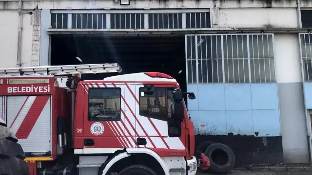 İşçinin makineye kaptırdığı parmaklarını tek tek çıkartıp zamanla yarıştılar İşçinin makineye kaptırdığı parmaklarını tek tek çıkartıp zamanla yarıştılar