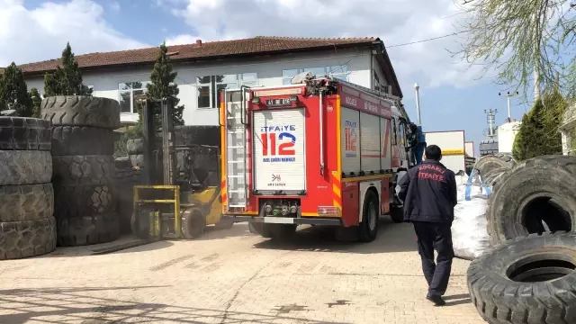 İşçinin makineye kaptırdığı parmaklarını tek tek çıkartıp zamanla yarıştılar İşçinin makineye kaptırdığı parmaklarını tek tek çıkartıp zamanla yarıştılar