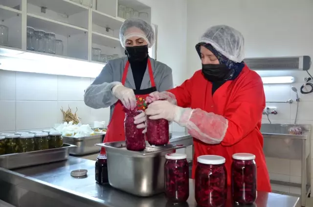Ordulu kadın girişimci Karadeniz turşularını Türkiye'ye satıyor Ordulu kadın girişimci Karadeniz turşularını Türkiye'ye satıyor