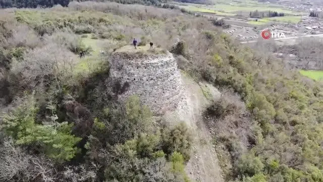 Ormanların içinde 2 bin yıldır ayakta kalan kale ziyaretçilerini bekliyor Ormanların içinde 2 bin yıldır ayakta kalan kale ziyaretçilerini bekliyor
