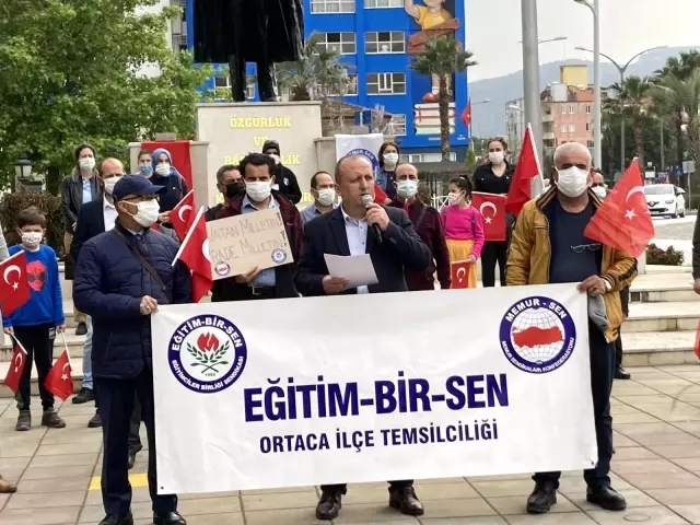 Ortaca'da Eğitim Bir-Sen'den emekli amirallerin açıklamasına tepki Ortaca'da Eğitim Bir-Sen'den emekli amirallerin açıklamasına tepki