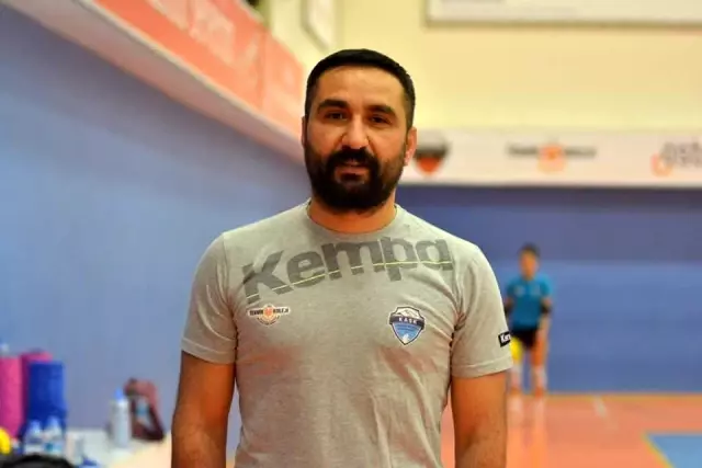 OSB Teknik Koleji Antrenörü Harun Şahin: 'Emeklerinin karşılığı maddiyatla ölçülmez' OSB Teknik Koleji Antrenörü Harun Şahin: 'Emeklerinin karşılığı maddiyatla ölçülmez'
