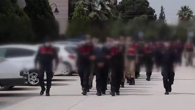 Osmaniye merkezli 11 ilde terör örgütü DEAŞ'a yönelik operasyonda 27 zanlı yakalandı (2) Osmaniye merkezli 11 ilde terör örgütü DEAŞ'a yönelik operasyonda 27 zanlı yakalandı (2)