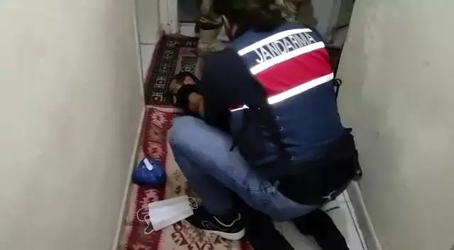 DEAŞ operasyonunda gözaltına alınan 27 kişi adliyeye sevk edildi DEAŞ operasyonunda gözaltına alınan 27 kişi adliyeye sevk edildi